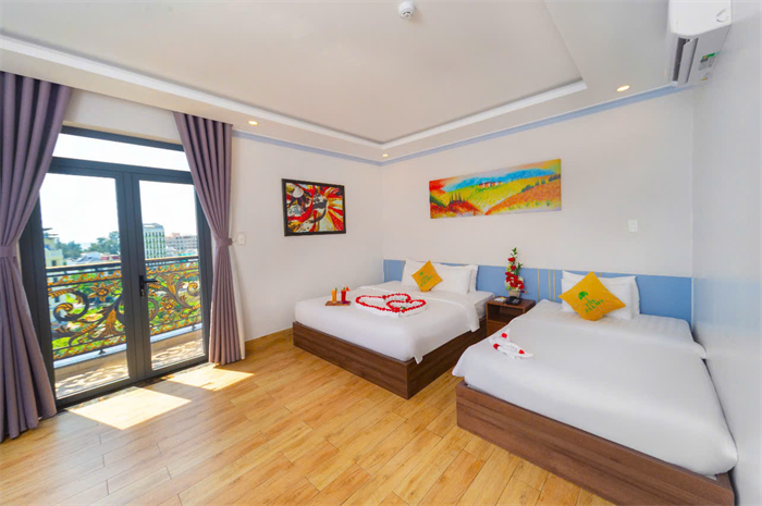 Senior Deluxe Room City View