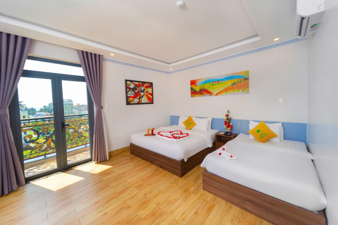 Senior Deluxe Room City View